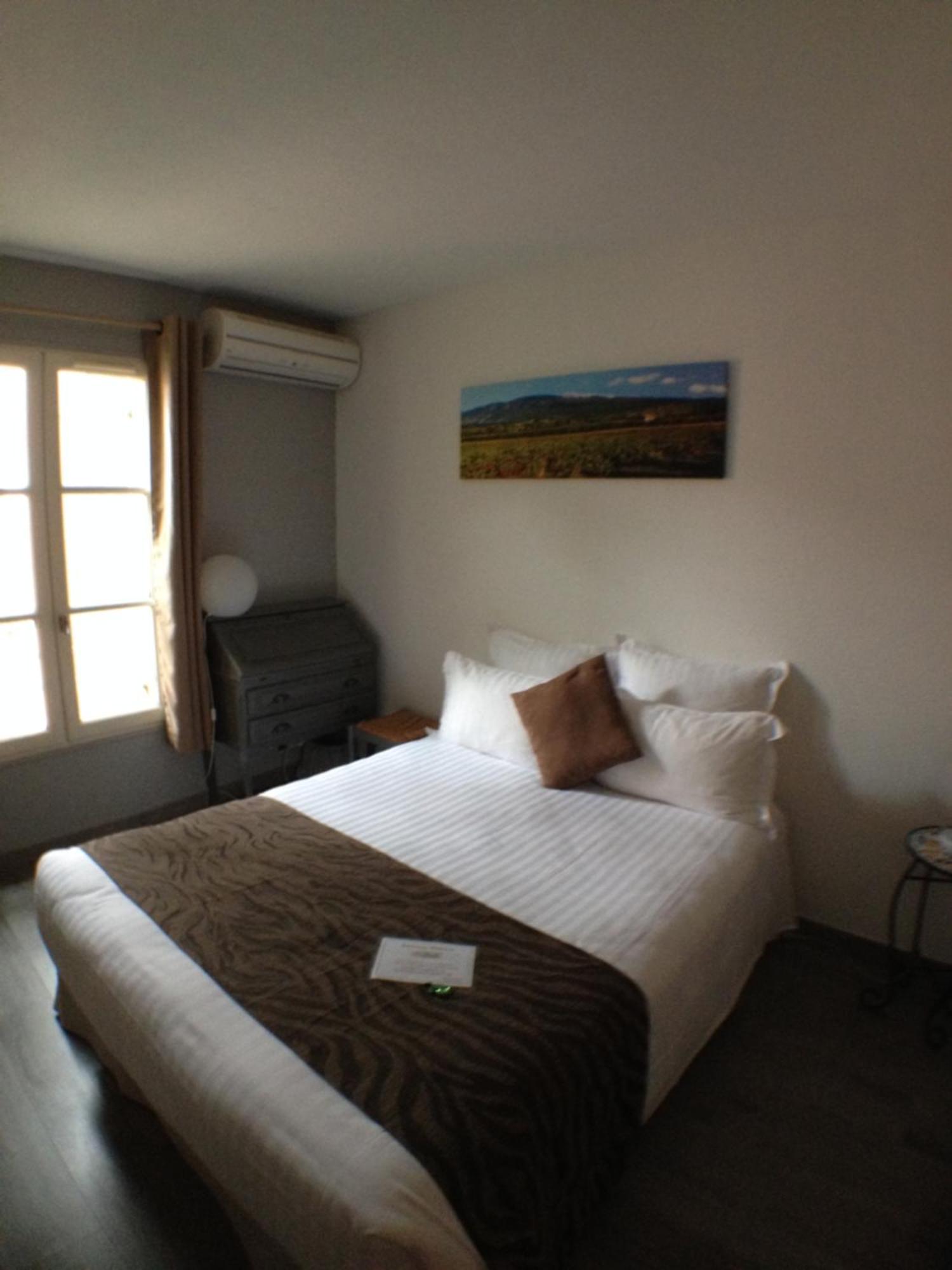 Logis Hotel La Ferme Avignon Room photo