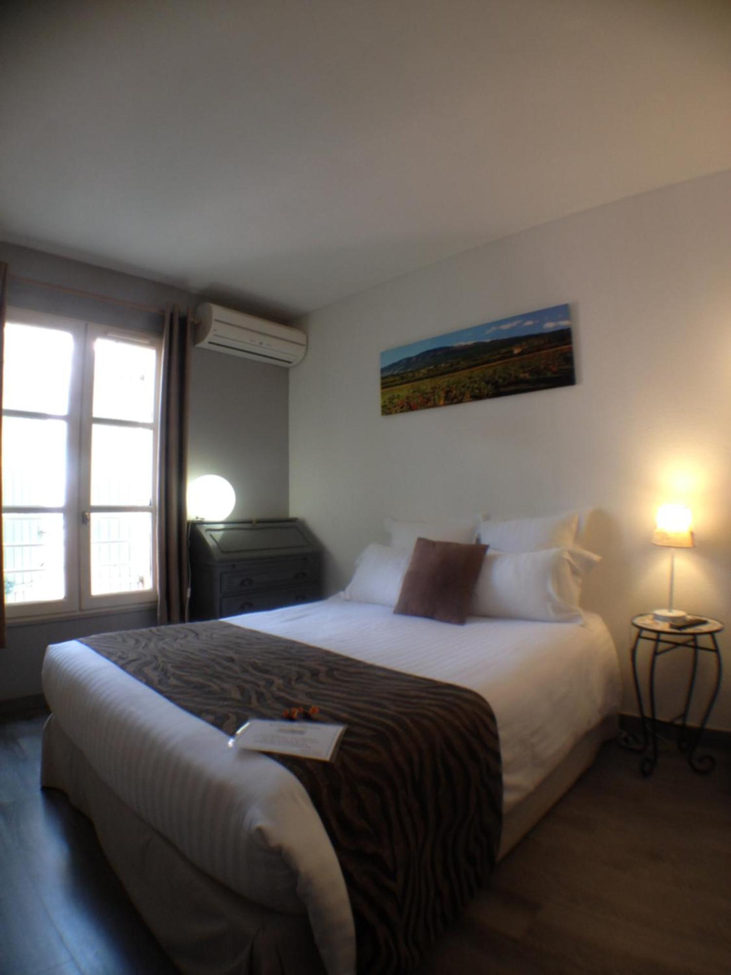 Logis Hotel La Ferme Avignon Room photo